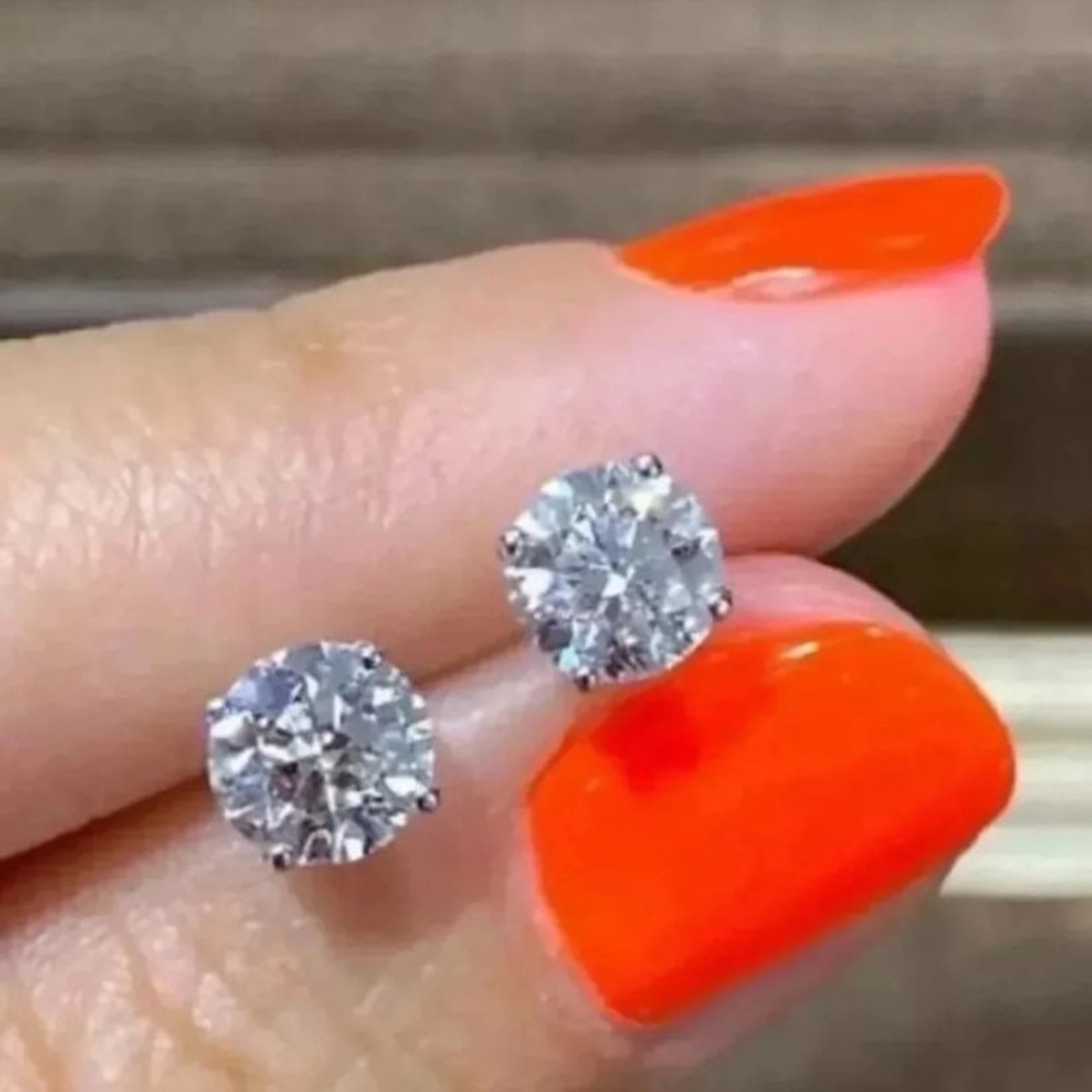 18K White Gold 7mm Diamond Stud Earrings